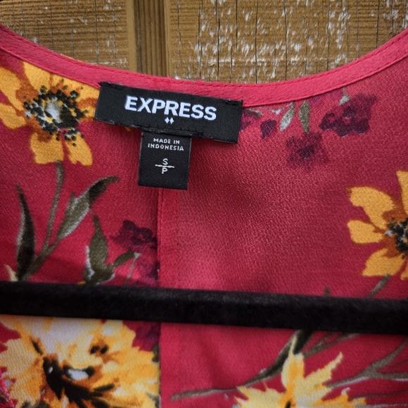 Express Pink Floral Wrap Top - Picture 2 of 3